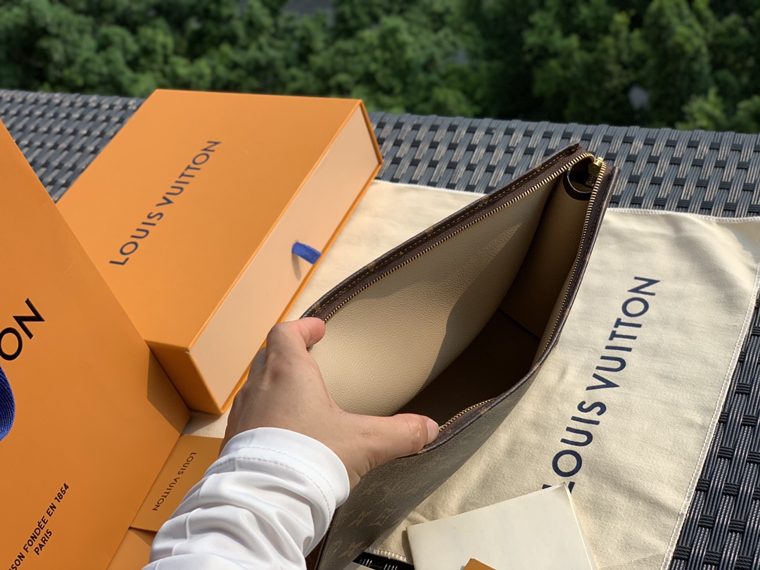 非市场普通货 进口皮料半钢五金 m47542尺寸25 x 20 x 5.5 cm Monogram老花帆