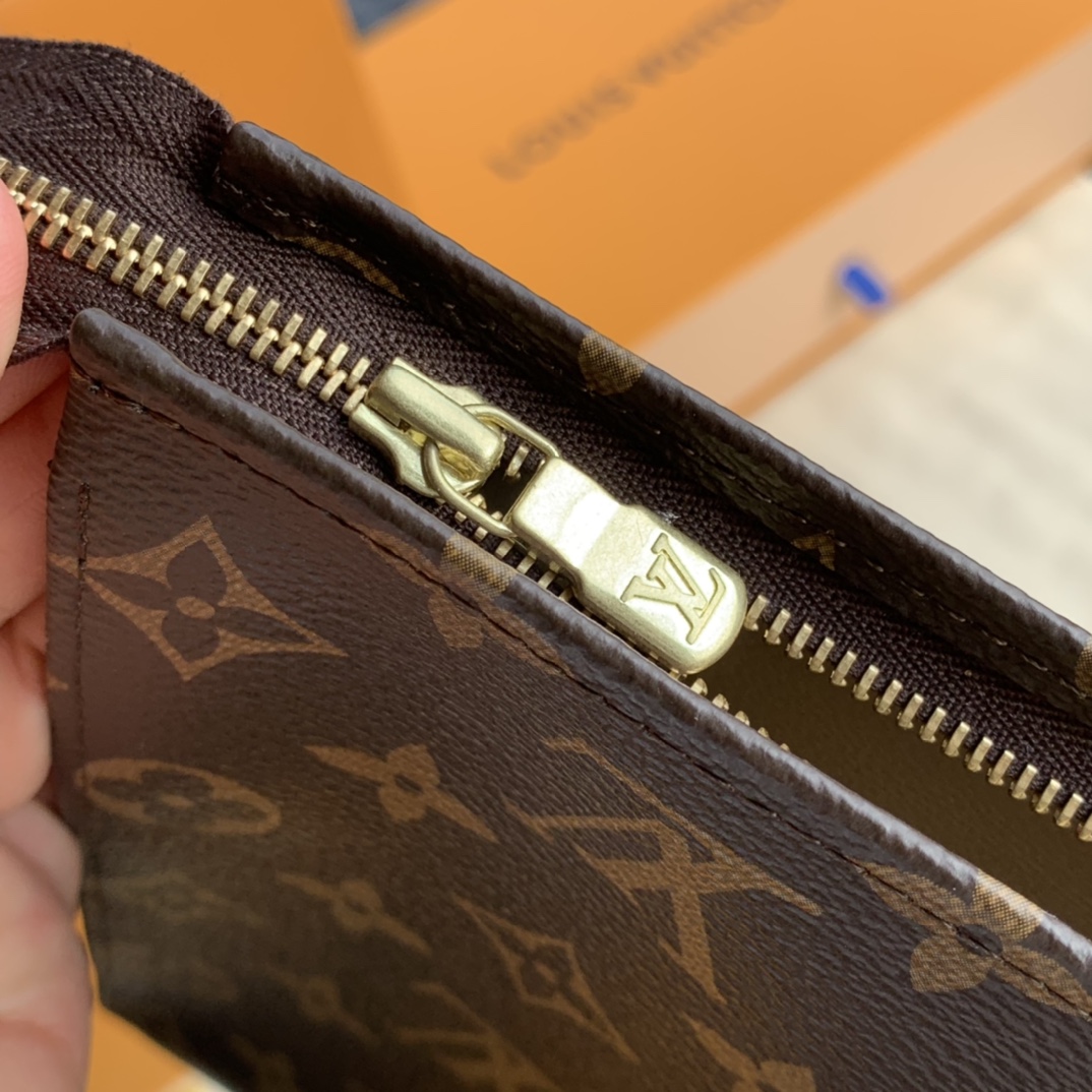 非市场普通货 进口皮料半钢五金 m47542尺寸25 x 20 x 5.5 cm Monogram老花帆