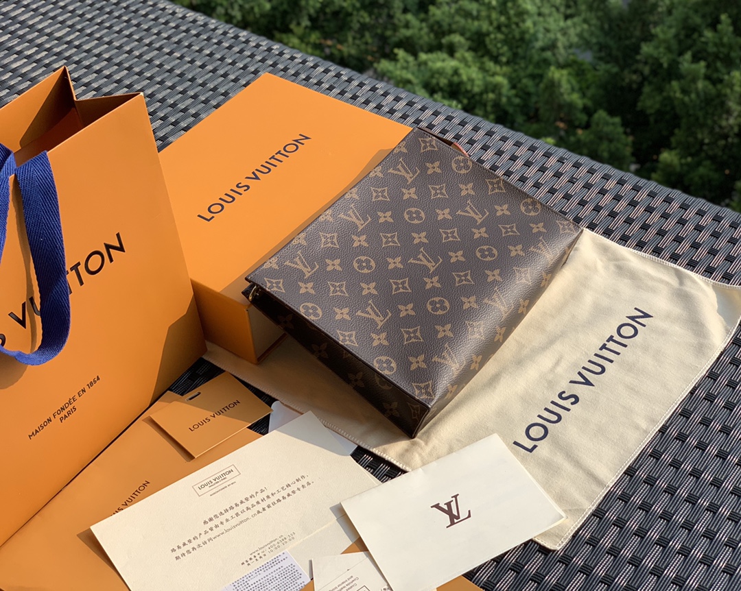 非市场普通货 进口皮料半钢五金 m47542尺寸25 x 20 x 5.5 cm Monogram老花帆