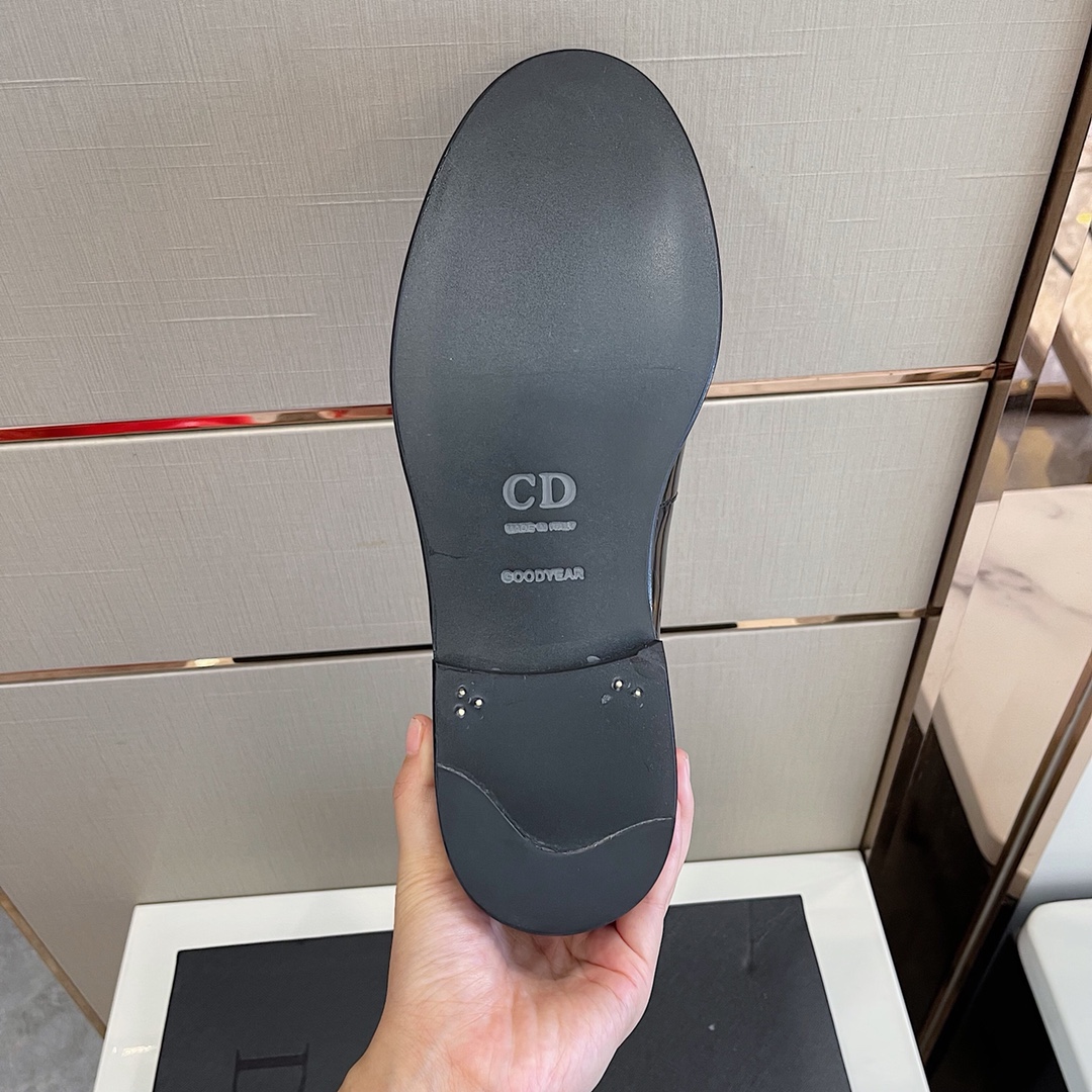Dior Style Leather Men's Shoes style reference detail image 9 from source 782359
