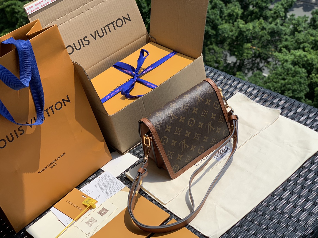 🌼 m44580小号尺寸20 x 15 x 9㎝ 爆款选手达芙妮，这只包叫做：Dau🌼Phine,发音接