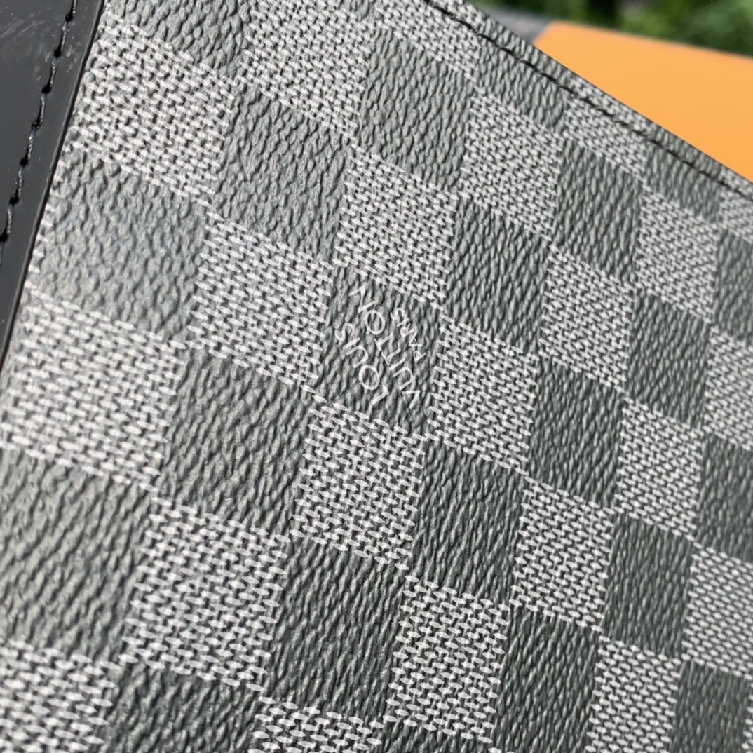 非市场普通货 进口皮料半钢五金 m41696尺寸27-21-3cm L*V黑色手包作为人手必备！送礼必备