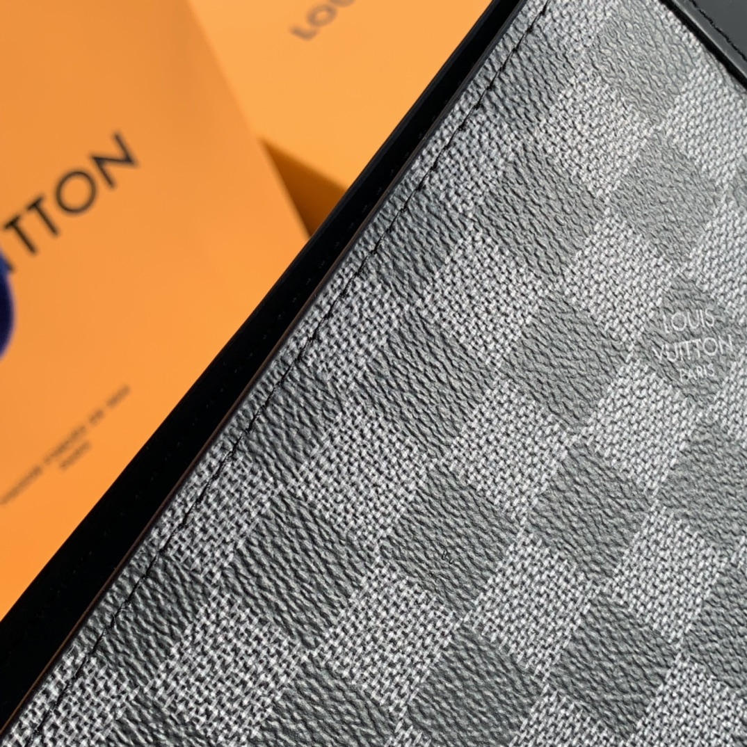 非市场普通货 进口皮料半钢五金 m41696尺寸27-21-3cm L*V黑色手包作为人手必备！送礼必备