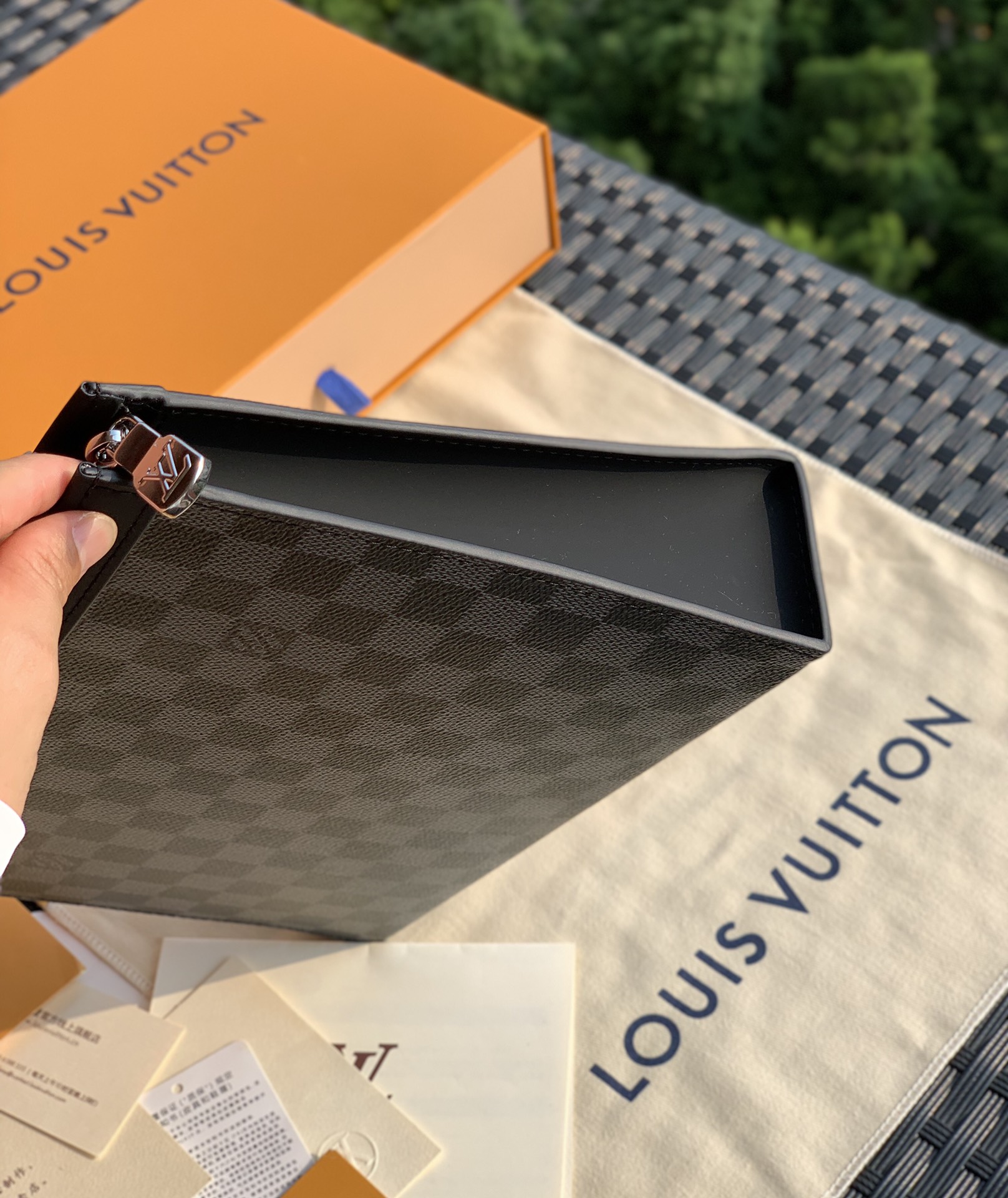 非市场普通货 进口皮料半钢五金 m41696尺寸27-21-3cm L*V黑色手包作为人手必备！送礼必备