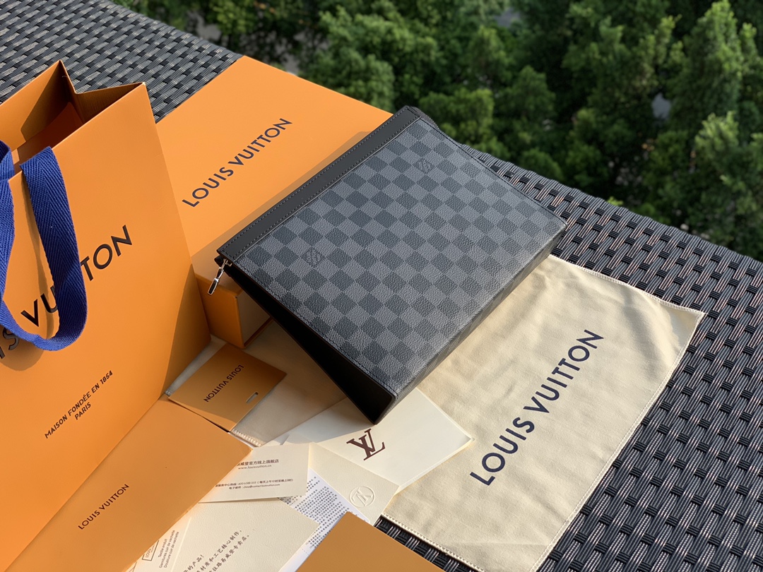 非市场普通货 进口皮料半钢五金 m41696尺寸27-21-3cm L*V黑色手包作为人手必备！送礼必备