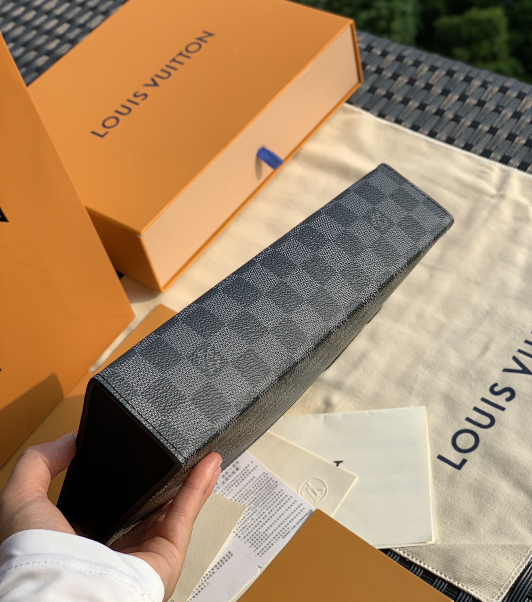 非市场普通货 进口皮料半钢五金 m41696尺寸27-21-3cm L*V黑色手包作为人手必备！送礼必备