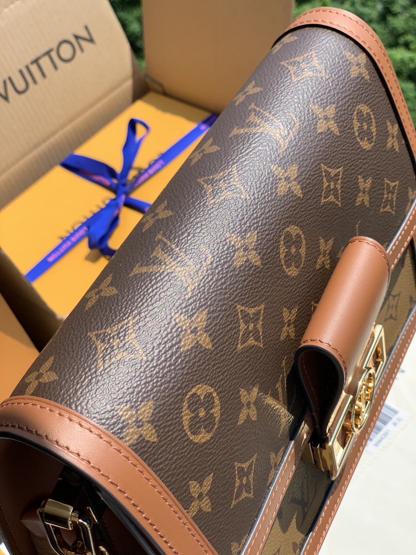 🌼m44391中号尺寸25 x 17 x 10.5 CM这款达中号比起小号多配备了一条五金肩带，两种肩带