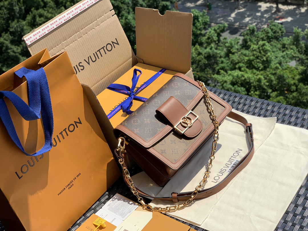 非市场普通货 进口皮料半钢五金m44391中号尺寸25 x 17 x 10.5 CM这款达中号比起小号多