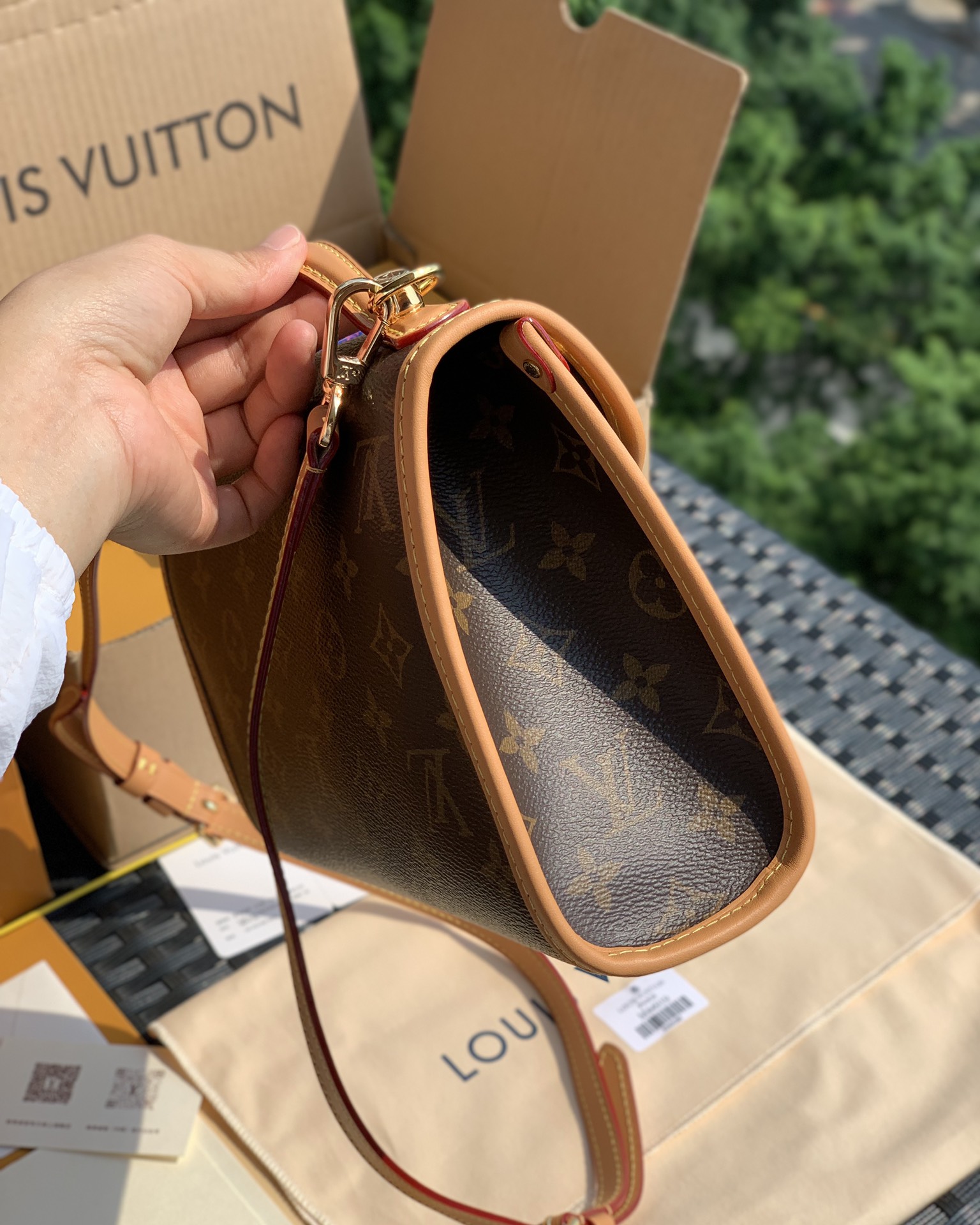 🌼 m44919尺寸23.5x 18.0x 9.0 cm Ivy邮差包， 2020发表的全新包款！设计来