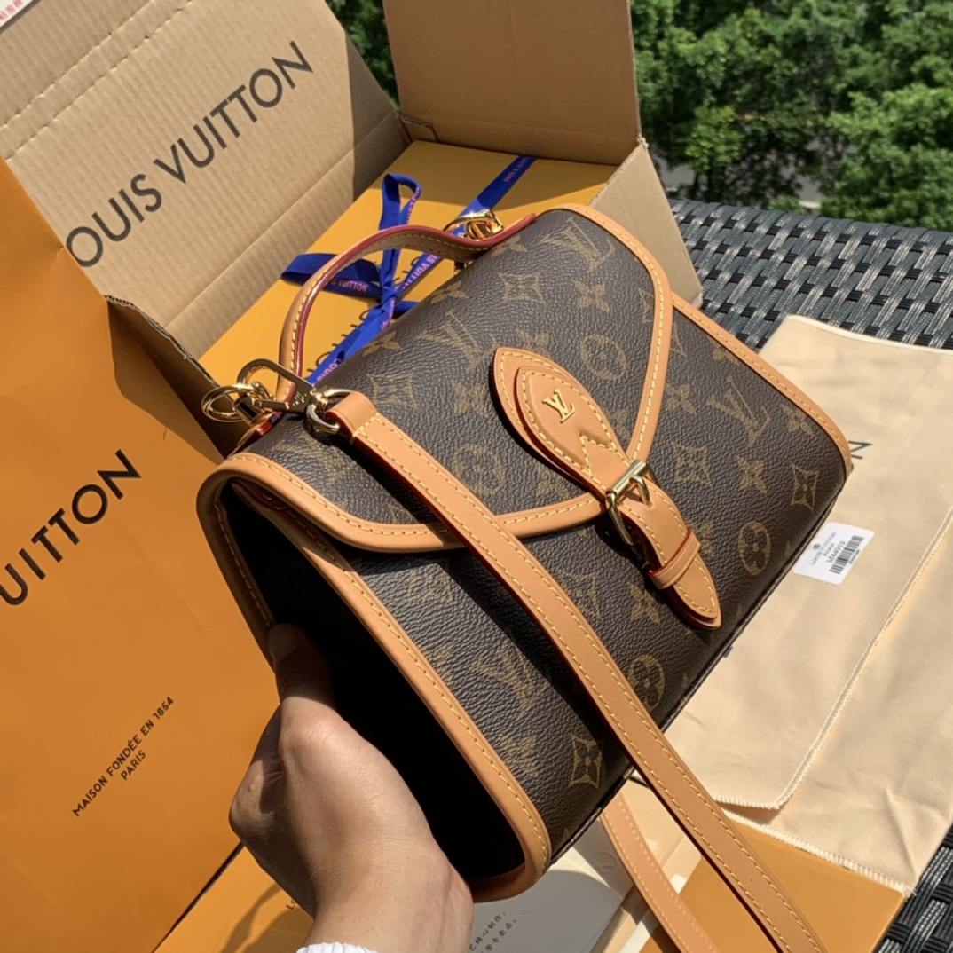 🌼 m44919尺寸23.5x 18.0x 9.0 cm Ivy邮差包， 2020发表的全新包款！设计来