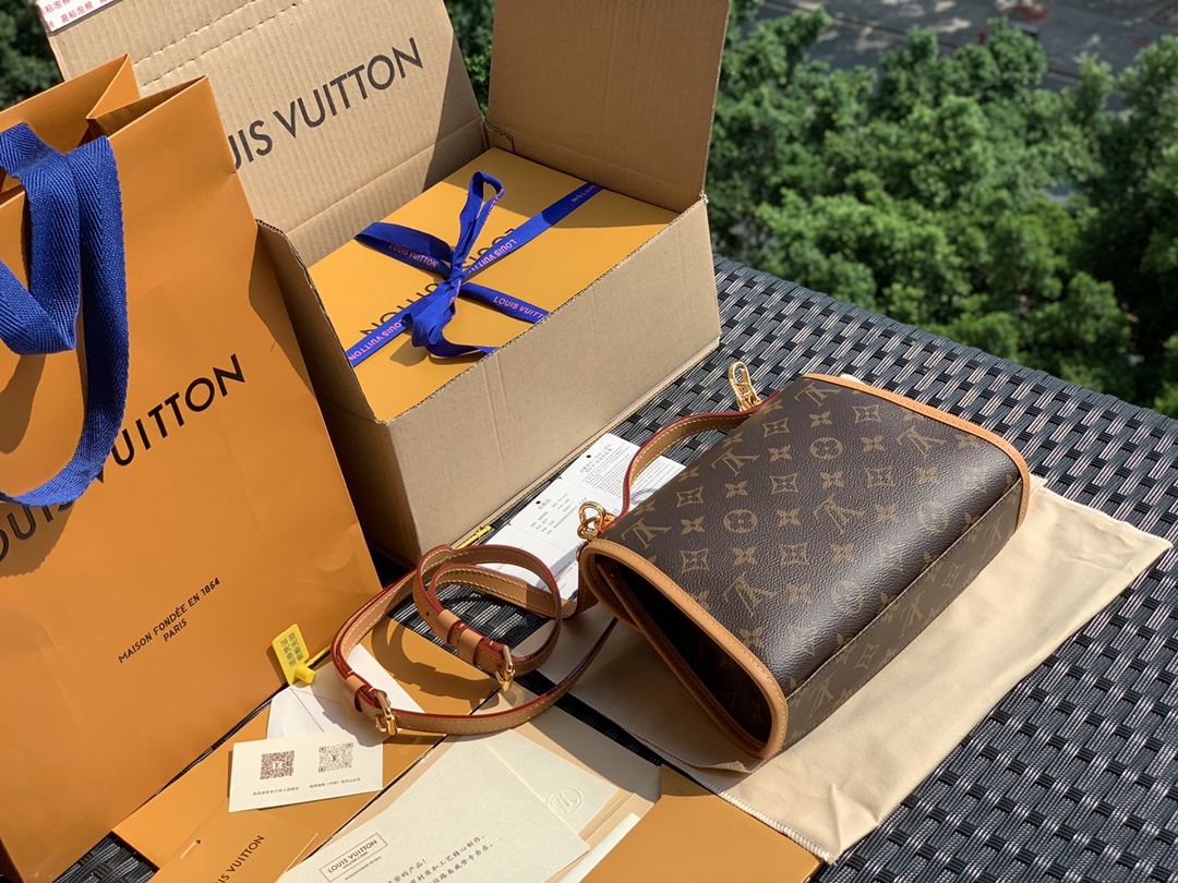 🌼 m44919尺寸23.5x 18.0x 9.0 cm Ivy邮差包， 2020发表的全新包款！设计来