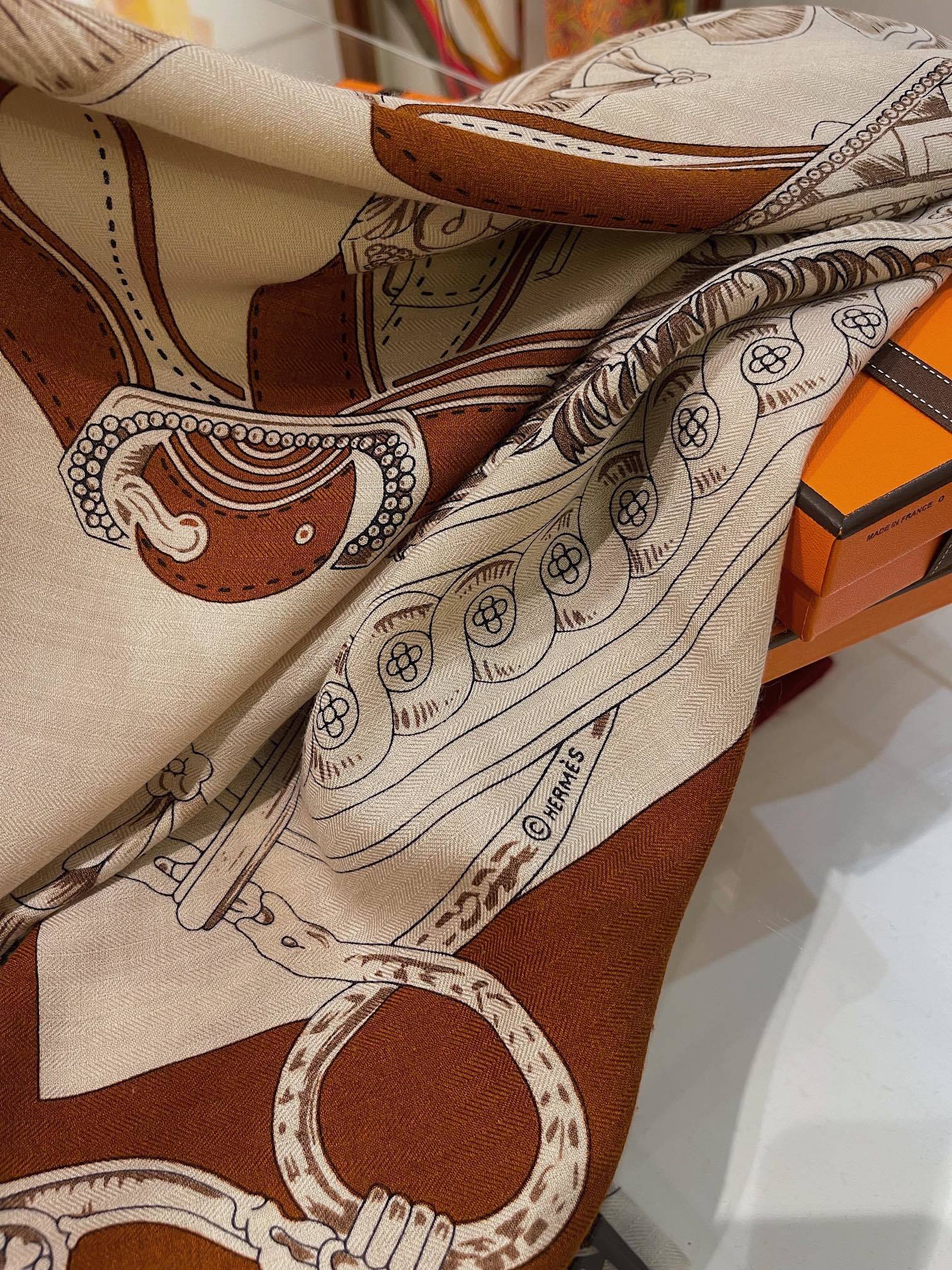 【🍂爱马仕绝绝子神级配色!!金棕本棕🌰太香了!!!】 Hermes秋冬款最新款披肩,好看死了!!!秒爱终