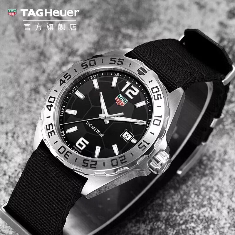 NO:727866,Batch, the new TAG Heuer with good looks is newly launched, hard goods. Original TAG Heuer, TAG Heuer F1 series quartz watch, RMB 10,000+ at the counter. Handsome nylon strap!  Sapphire mirror, super luminous hands, original movement, supports disassembly and inspection, ~43mm watch diameter. One watch and one code with hangtag, synchronized at the counter!  Brand new complete set of [color][color][color],,tag heue19860909批,新款泰格豪雅高颜值新上线,硬货.Original Tagheuer,泰格豪雅F1系列 石英表,专柜1万+.帅气尼龙表带！蓝宝石镜面,超强夜光指针,原装机芯,支持拆机验货,～43mm表径.一表一码配吊牌,专柜同步！全新全套出[色][色][色],,tag heue,Watch
