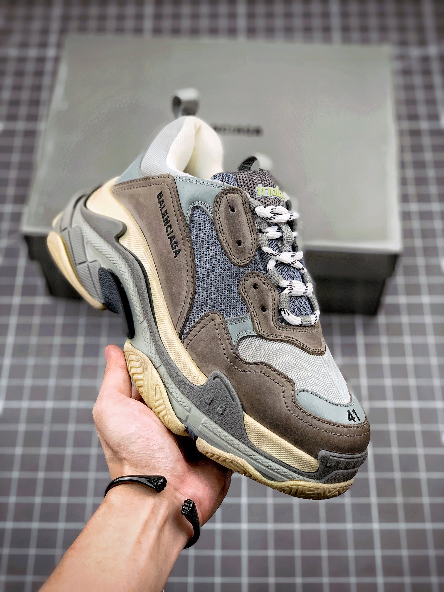 ✈️Balenciaga Triple S gris medio Balenciaga pura versión original hecha en Italia💯 Fuente correcta bordado e…