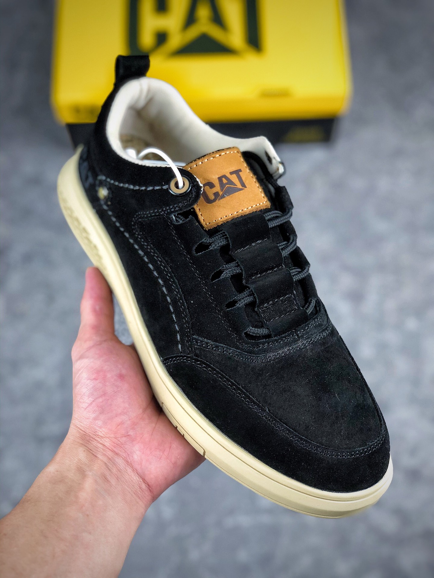  核心放店
CAT FOOTWEAR/ CAT P717911w
卡特工装 休闲复古潮鞋系列
20ss新款潮鞋 专治各种不帅 鞋身轻便 舒适性相当不错 #原厂代工 正单规格生产 头层小牛皮 橡胶大底 出口外贸订单 鞋子细节几乎和正品一模一样 上身随意搭配 百看不厌
Size： 39 40 41 42 43 44