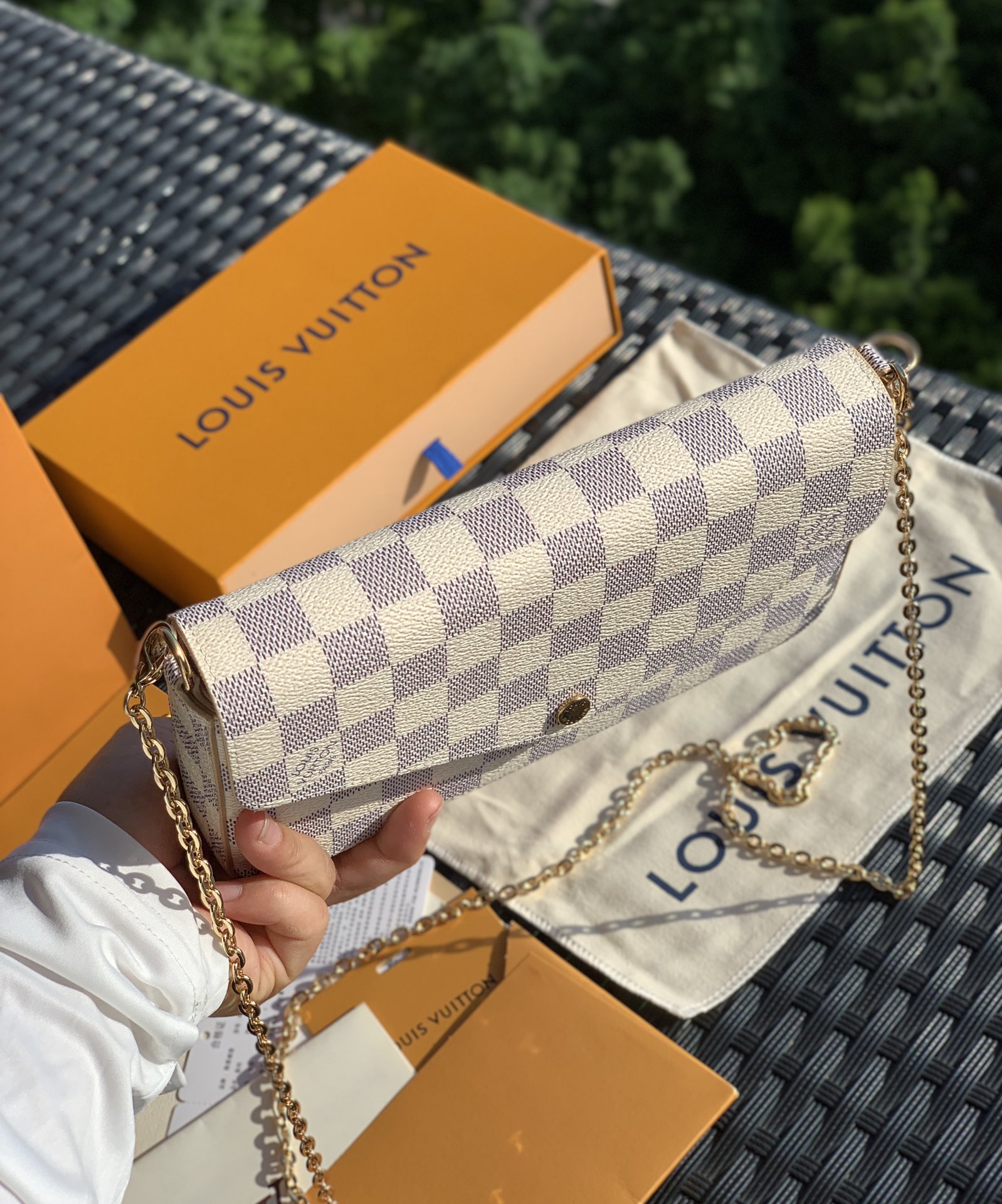 非市场普通货 进口皮料半钢五金 m63106尺寸21 x 12 x 3 cm POCHETTE FÉLI