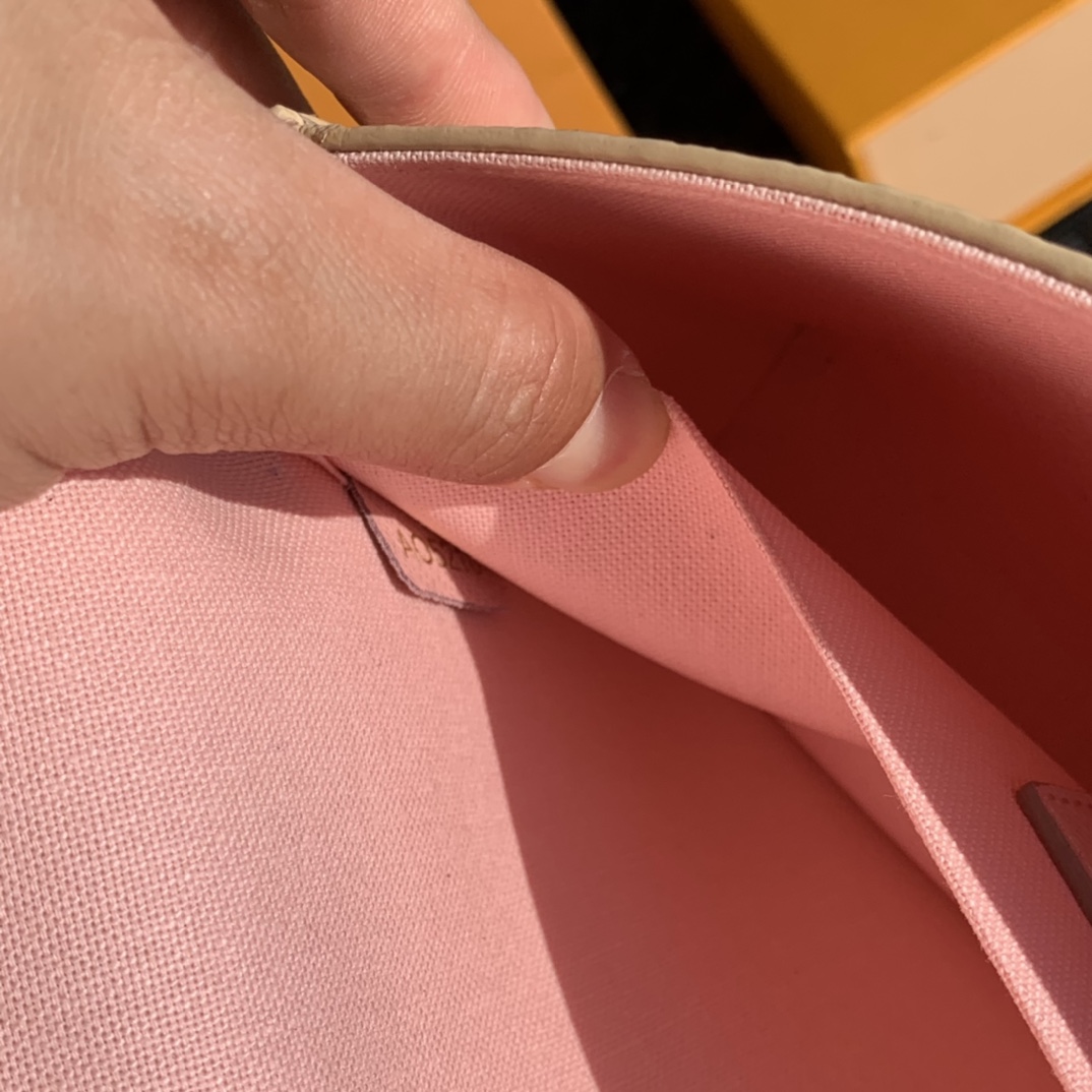 非市场普通货 进口皮料半钢五金 m63106尺寸21 x 12 x 3 cm POCHETTE FÉLI