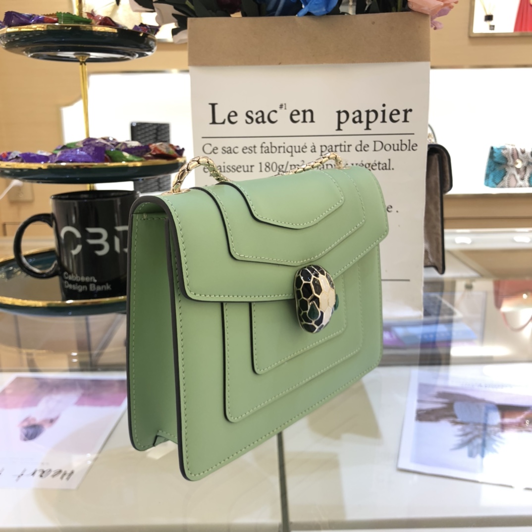 BVLGARI宝格丽薄荷绿小牛皮单肩斜挎包61879