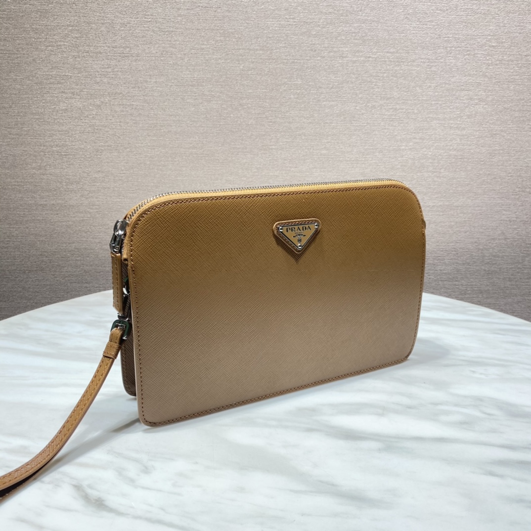 PRADA普拉达进口Saffiano皮革男士手包2VF056