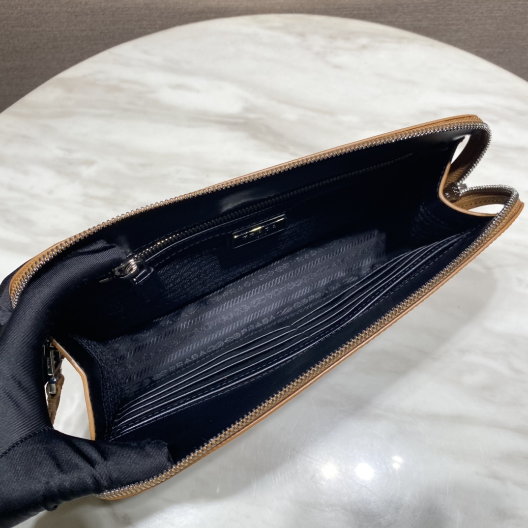 PRADA普拉达进口Saffiano皮革男士手包2VF056