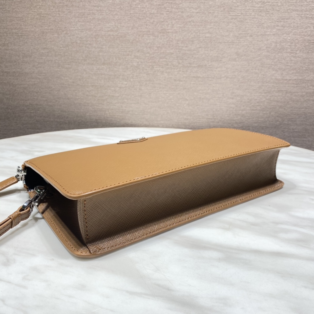 PRADA普拉达进口Saffiano皮革男士手包2VF056