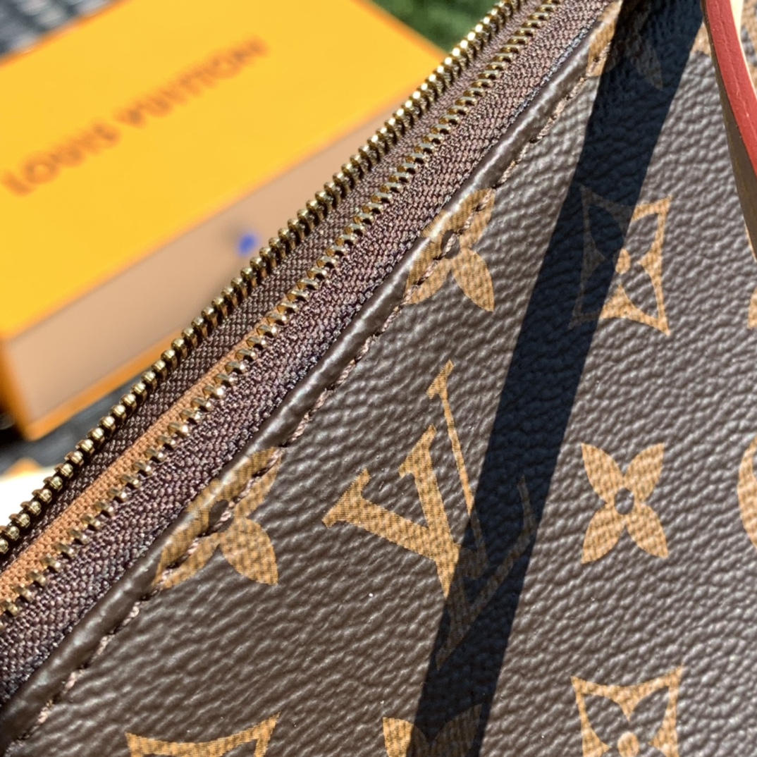 非市场普通货 进口皮料半钢五金 m40712尺寸23.5 x 13.5 x 4cm 老花款 海外渠道货！