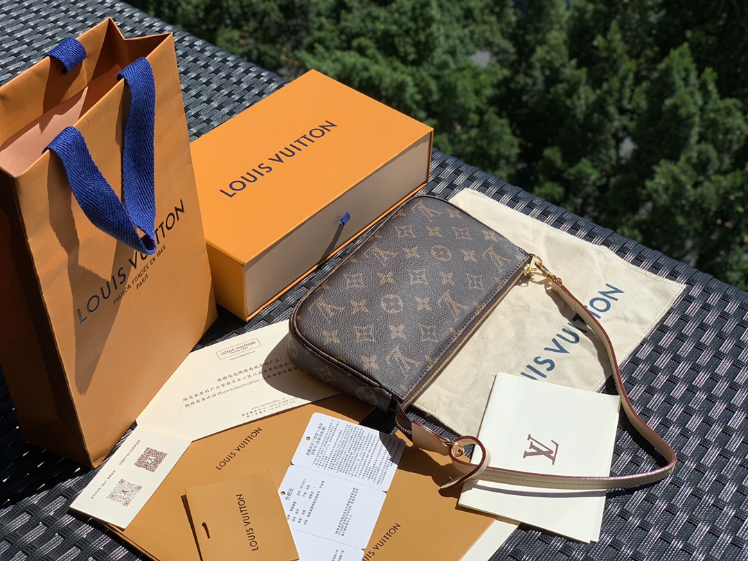 非市场普通货 进口皮料半钢五金 m40712尺寸23.5 x 13.5 x 4cm 老花款 海外渠道货！