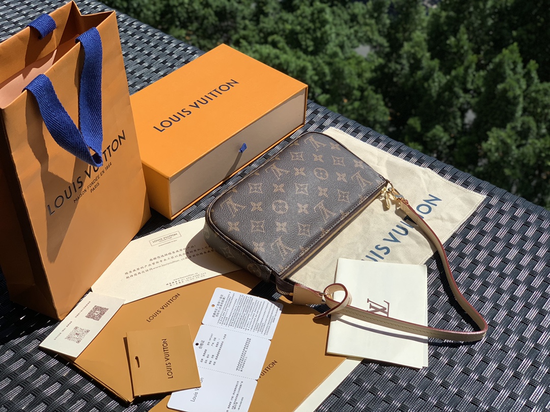 非市场普通货 进口皮料半钢五金 m40712尺寸23.5 x 13.5 x 4cm 老花款 海外渠道货！