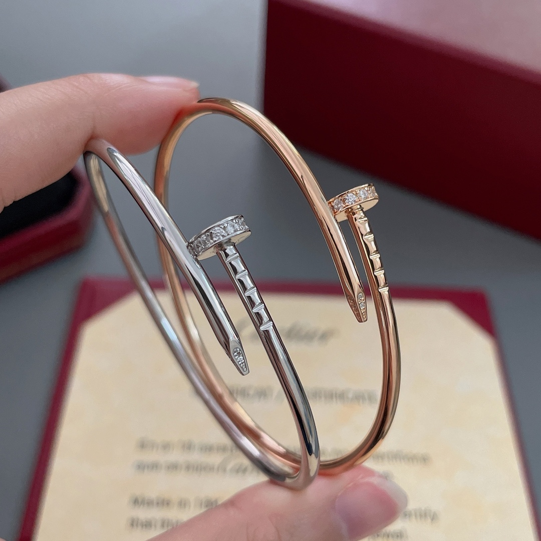 【精工版本👼】钉子弹力手镯细版Cartier卡地亚Juste un Clou钉子手镯窄版 镶钻升级 [呲牙][呲牙]质感真心好的不要不要的 😌质量杠杠滴😚😚❤️电镀18k金工艺 专柜版本 一比一质量😍超具个性的手镯👉🏻你值得拥有❤️❤️玫瑰金 白金色