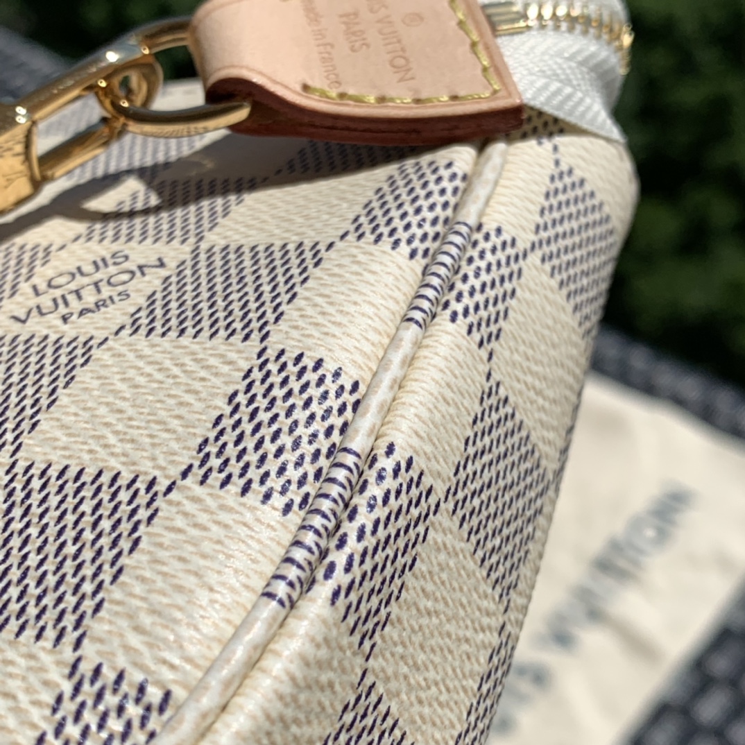 非市场普通货 进口皮料半钢五金 m41207尺寸23.5 x 13.5 x 4cm 白棋盘 100%纯正