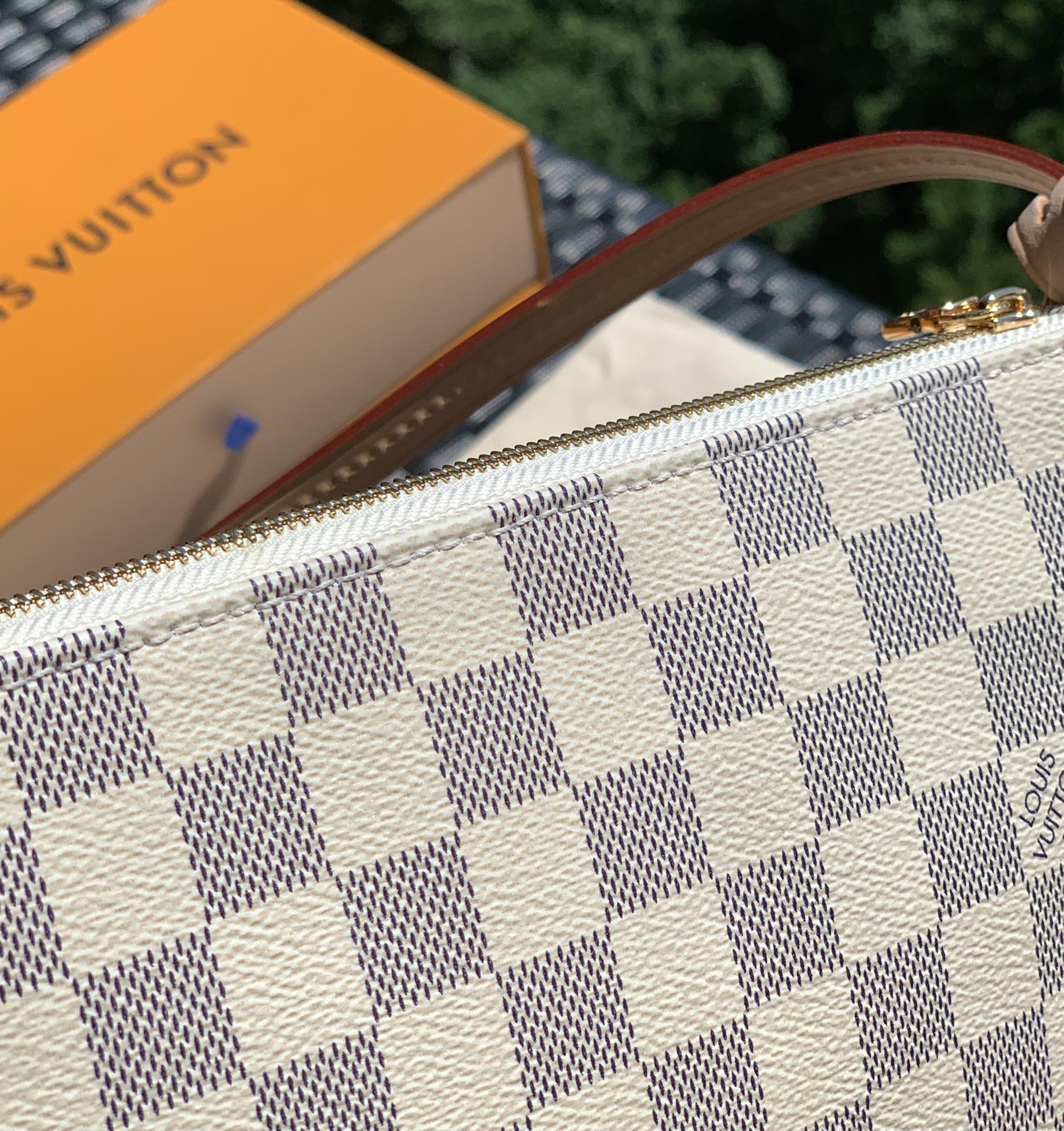 非市场普通货 进口皮料半钢五金 m41207尺寸23.5 x 13.5 x 4cm 白棋盘 100%纯正