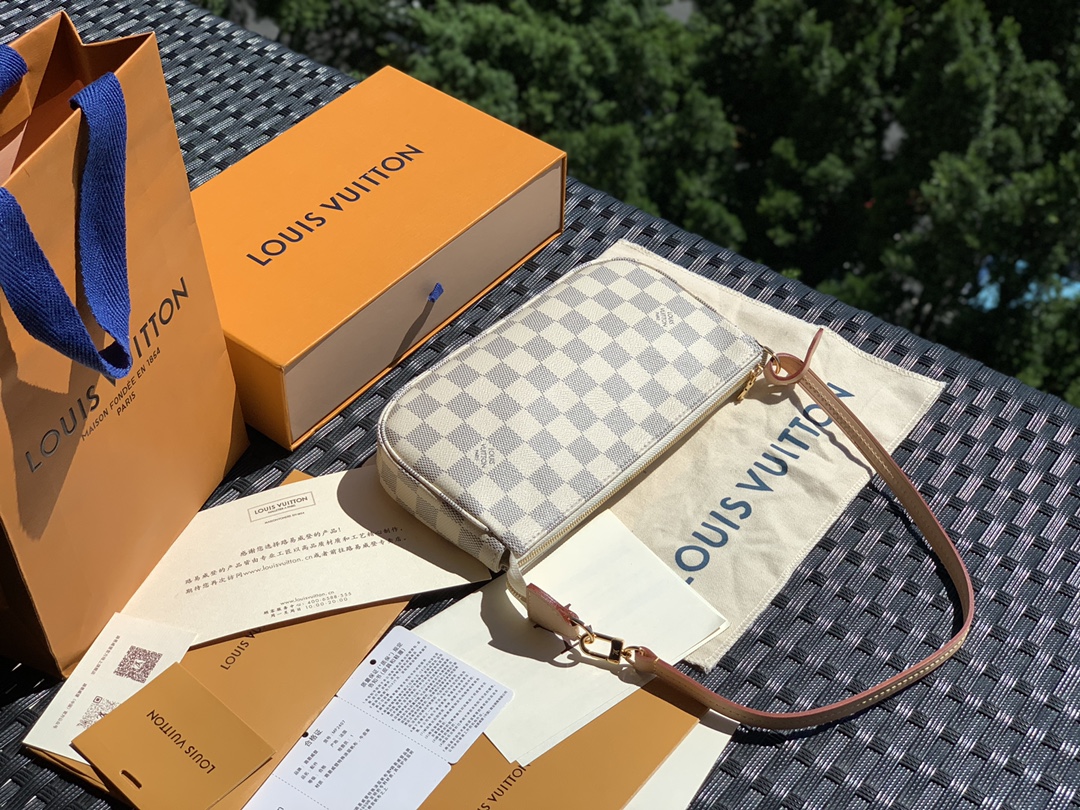 非市场普通货 进口皮料半钢五金 m41207尺寸23.5 x 13.5 x 4cm 白棋盘 100%纯正