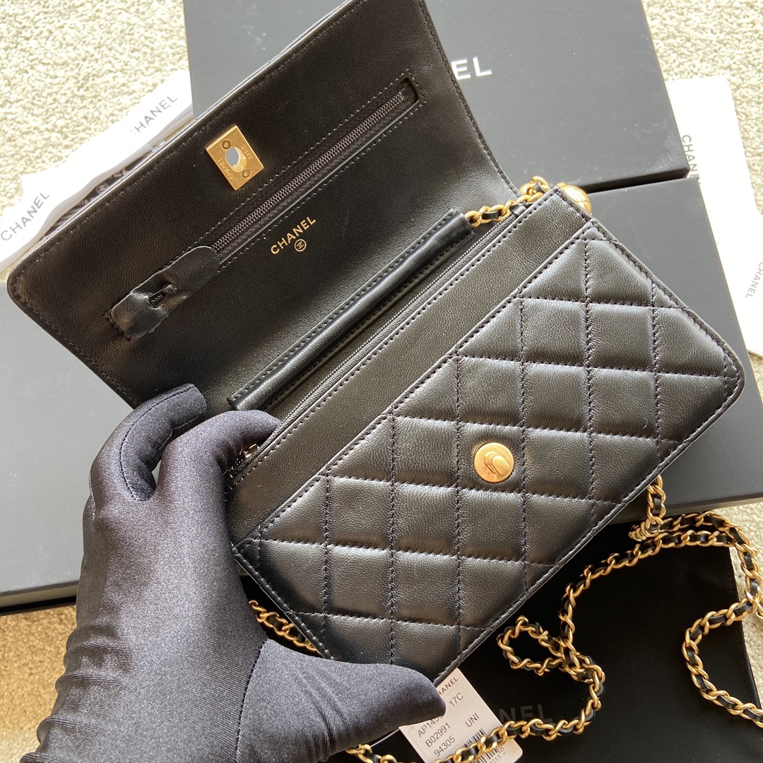 p480。小香进口意大利羊皮
货号:AP1450 
尺寸:w19×h13×d4cm
颜色:黑色羊皮直金五金