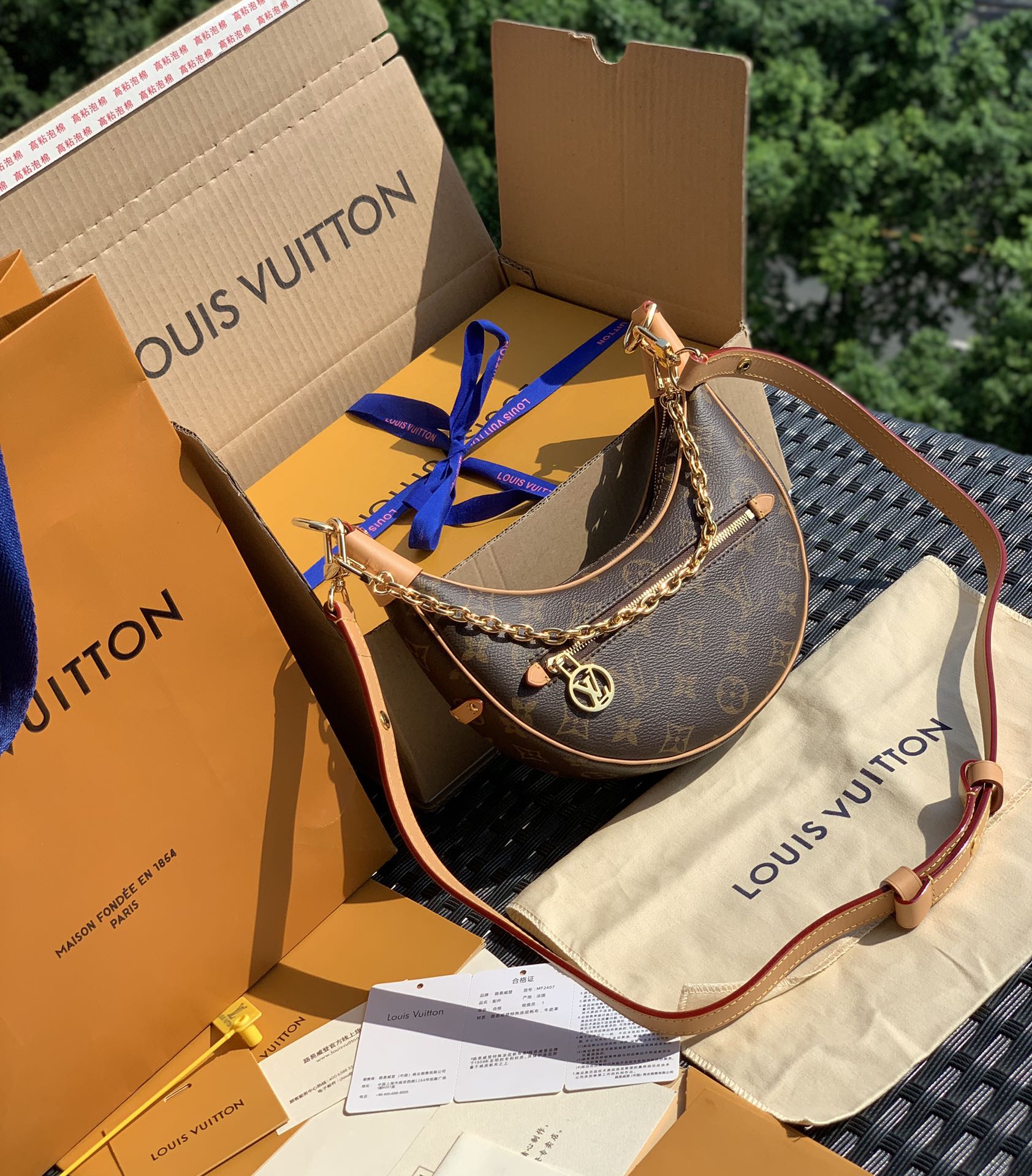 🌼 m81098尺寸:24*22*6cm 海外渠道订单！原厂货！明年的大爆款提前登场！———牛角/月亮包