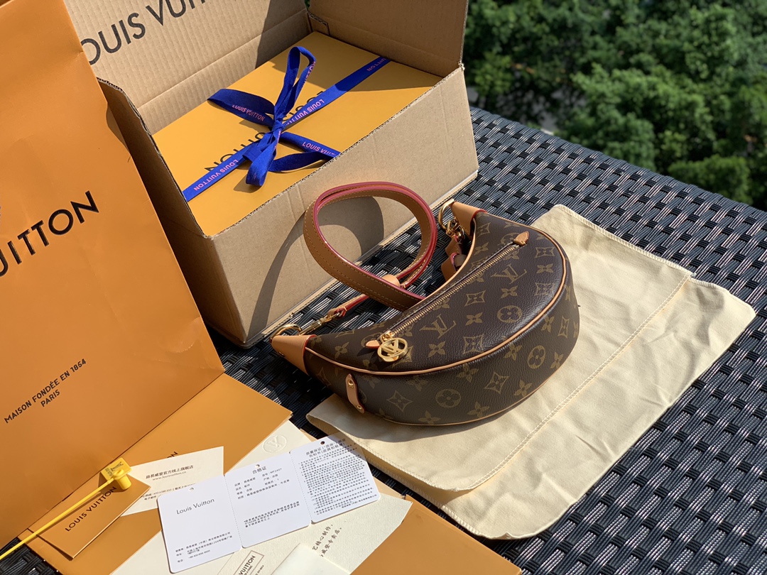 🌼 m81098尺寸:24*22*6cm 海外渠道订单！原厂货！明年的大爆款提前登场！———牛角/月亮包