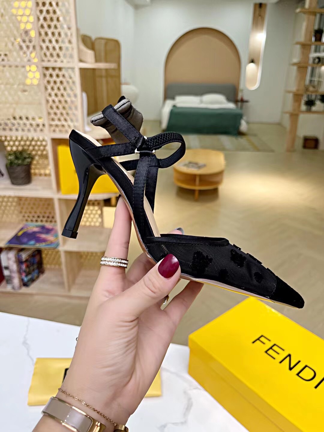 “2021 FEND Autumn High Heel Shoes: Elegant, Novel, and Cozy Fabric Selection” - 图片 9
