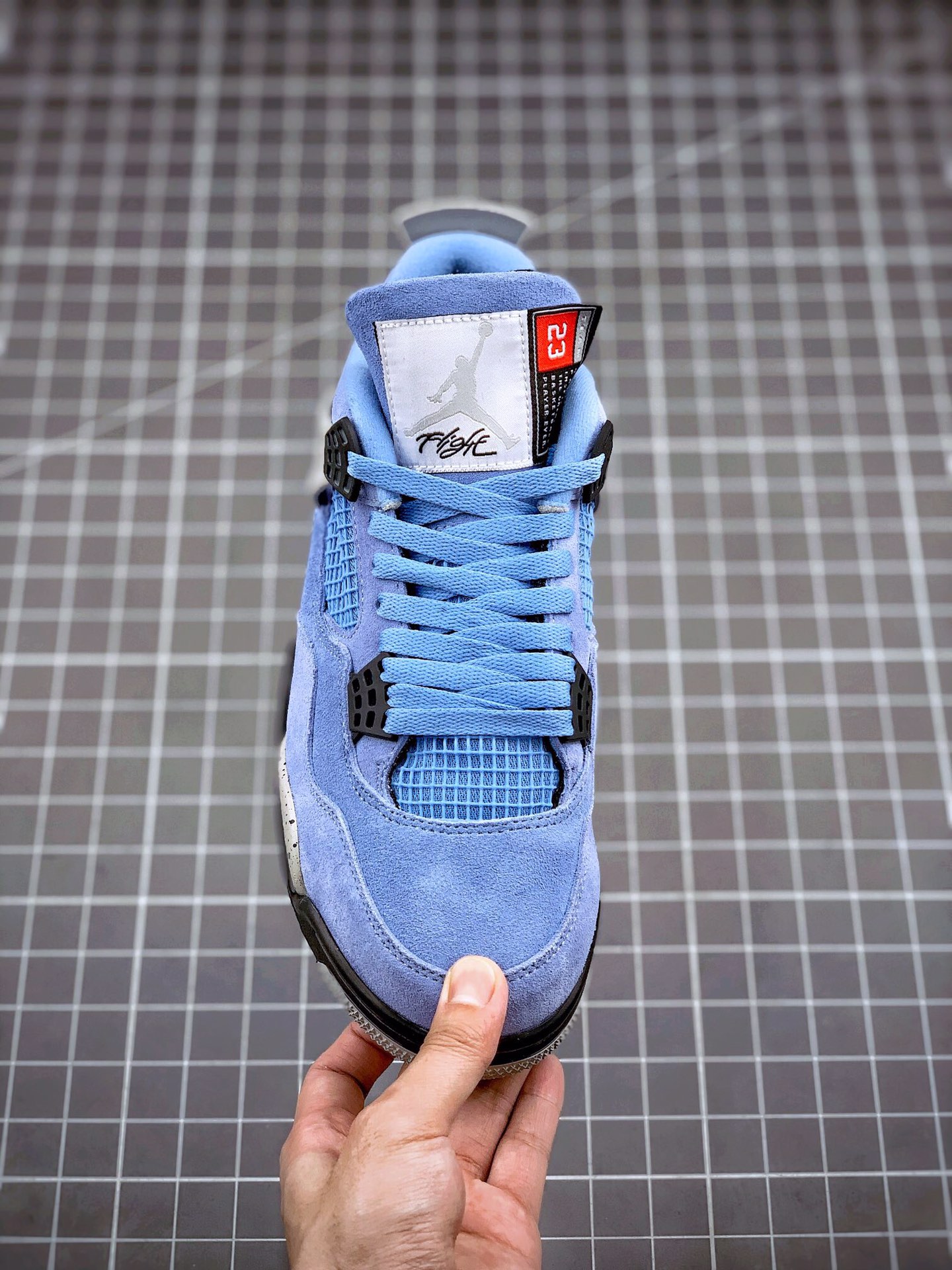 💰180真标💰280公司级💰360纯原版💰450复刻版 air jordan 4 aj1大学蓝 se "university blue"纯原市场最高工艺复刻
#原盒原配  独家配原鞋拆解开发
#原楦贝壳头m2k雪地靴yeezy 350满天星sacai天使原纸板空军一号纯白全白小麦色开发 全市场最纯正四代版型
#原底真实max 97子弹气垫 sb dunk黑白熊猫影子灰回弹反馈手表眼镜帽子充足
完美鞋nb327楦欧文篮球鞋打造 市面最高工艺 
一切细节如图实拍，所见所得‼️
原装头层皮冲裁 仅皮料成本碾压市售“最高版本” 
size: 40 40.5 41 42 42.5 43 44 44.5 45 46 47.5

主营：阿迪达斯 耐克 匡威 万斯 麦昆 古驰 斯凯奇 nb 新百伦 斐乐 巴黎世家 
椰子350 椰子500 椰子700 m2k 贝壳头 1970s 三叶草 nb550 nb327 nb992
古驰做旧 古驰小脏鞋 古驰小蜜蜂 sb dunk 空军一号 老爹鞋 aj1 aj3 aj4 aj5 aj11 aj34 aj36 aj312 g.t cut 闪电倒勾 篮球鞋：利拉德7 利拉德6 利拉德5 欧文7代 欧文6 欧文5 欧文4 欧文3 欧文2 欧文1 詹姆斯18代 詹姆斯17 詹姆斯16 詹姆斯15 詹姆斯14 詹姆斯13 詹姆斯12 詹姆斯11 詹姆斯5 詹姆斯4 科比5代 科比1 科比4 科比7 科比8 科比9 科比10 科比12 字母哥2代 字母哥1代 字母哥3代 哈登5代 哈登4代 哈登3 哈登2 哈登1 库里8代 库里7 库里6 库里5 库里4 ……系列 欢
#原盒配件 原厂中底钢印、拉帮完美
Size:36 36.5 37.5 38 38.5 39 40 40.5 41 42 42.5 43 44 44.5 45
现货跑量工厂长期主打款真正的好货不靠吹嘘
质量我们替你把关，你还在犹豫什么，撸起袖子加油干。
全部男女鞋，真标真爆带半码
耐克 阿迪达斯 三叶草 椰子350 v2 sb dunk 古驰脏脏鞋 麦昆 匡威1970s 万斯 vans 范斯 新百伦 乔丹 air jordan 亚瑟士 斯凯奇 斐乐 彪马 锐步 mlb  fila 鬼冢虎 莆田鞋   板鞋 樱花粉  af1 高帮 纯白 复古  满天星 解构 鞋盾   小麦色  蓝粉  马卡龙 低帮 独角兽 鸳鸯 联名 童鞋  冰淇淋  骨白冰蓝  白蓝 黑色 小白鞋 电玩像素 黑白 涂鸦 镭射 雾霾 白色  diy  1970s 夜光  大童 泼墨 中帮 黑武士 洛克公园 魔术贴 情侣 经典 四钩 奶咖色 刮刮乐 白丝绸 白银 3m 反光 白绿夜光 白橙双钩 小雏菊  权志龙 白绿橙 off white 飞线  金钩 冰块 小银钩 笑脸 缝线  剪纸 纯黑 蓝丝绸  情人节限定  白金 蓝白 354 黑曜石   熊猫 像素  冰蓝 四小勾 水晶底 寿桃 洞洞鞋 彩虹像素  灰色 air force 1 黑色   拖鞋 aj4 aj35 aj11 篮球鞋 莆田 aj3 aj6 aj13 aj7 童鞋 儿童鞋  aj312   aj36 黑白奥利奥  传奇蓝  aj32  限量版 飞人拖鞋 康扣  熊猫 北卡蓝  low  白水泥  藤原浩  aj34郭艾伦 影子灰  蒂芙尼绿 aj10 倒钩  aj9 冰雪奇缘 黑曜石 aj31  aj270 球鞋  大魔王 冰激凌  樱木花道  热熔岩  迪奥联名  胭脂红 凉鞋 aj15  满天星 水泥灰 芝加哥 鸳鸯 aj28  情侣 aj28 樱花粉 电玩像素 北卡蓝 小迪奥 粉色 樱花粉 电玩像素  烟灰 变色龙 兵马俑 大巴黎 aj16  兔八哥  马卡龙  大学蓝 aj30 黑水泥  白蛇 叶绿素 火影 白水泥 情人节限定 粉蛇 黑红 球鞋gtcut   kobe球鞋 zoom kobe 500黑武士 2022r nike星空 gt球鞋 zoom跑鞋 纽巴伦990 nikecourt女鞋 zoom aj1 nb827 斐乐hike nike青花瓷 aj镭射 科6 next跑鞋 宇航员2.0 小白鞋 男鞋 运动鞋 斯凯奇 斐乐 板鞋 aj 彪马 新百伦 亚瑟士 new balance adidas 阿迪达斯 篮球鞋 空军一号 纯白  跑步鞋 vision street wear puma 女运动休闲鞋 nb  情侣鞋 球鞋 dunk 美津浓 欧文7  运动鞋女款跑步鞋 休闲男鞋  aj1 拖鞋 耐克鞋男新款 鞋子 童鞋 男款  飞马  zoom 超级飞马 跑鞋  老爹鞋 air max 儿童鞋子 男士 飞马38 m2k 日落 黑白熊猫  女款  飞马39  男款 阿甘鞋 飞马37  夏季  dunk sb 华夫鞋 凉鞋  开拓者 夏款 毛毛虫  气垫 air zoom 休闲鞋 高帮 帆布鞋 sacai 2022 vapormax 赤足  飞马36 af1 紫葡萄 树莓紫  winflo8 court女鞋 网鞋 zoom 破二  dc0774 拖鞋 superfly 子弹头 dunk黑白熊猫 blazer max270 欧文7 小童鞋  阿尔法 欧文8 登月 星空 莆田  黑武士 airmax97 贝壳头 三叶草 boost   forum 椰子鞋  yeezy  neo  暗夜精灵 金标 椰子 350 v2  ultraboost 清风 阿尔法 涉水鞋 ub21 ub22  forum84 ub nmd 爆米花 pro2 cut  supernova x9000 椰子500  小椰子 forum low 史密斯 椰子700  樱花系列女鞋 新百伦530 327   574   5740 满天星 992 550 990 303 nb2002ra 302 元祖灰 993 990v5 nb300 ms327 580 999 nb327新百伦 新百伦878 nb300 5740奶茶色 m5740nb5740 997 608 452 nbms327 992元祖灰 996 880 低帮  倒钩  aj1 low 北卡蓝 黑曜石  倒钩藤原浩鞋 芝加哥 禁穿 小迪奥aj1 aj1大学蓝 樱花粉 烟灰   闪电倒钩 mid  影子灰 白丝绸   黑红脚趾 黑红 马卡龙 小dior 蒂芙尼绿 黑脚趾 小摩卡 蜘蛛侠 兔八哥 莆田纯原 纯白 中帮 黑粉脚趾 鸳鸯 low摩卡棕 扣碎 倒钩低帮 小闪电 凯尔特人 芝加哥ow联名 灰白 红豆奶茶 叛逆 换底 扣碎篮板 摩卡棕 迪奥联名鞋 皇家蓝 低帮女鞋倒钩白棕 泡泡糖 黑粉脚趾 北卡蓝低帮 黑绿脚趾 影子灰 蒂芙尼绿 黑脚趾 浆果粉  扣碎篮板 鸳鸯 冰淇淋 白丝绸 激光蓝 offwhite联名 黑粉脚趾	 蓝 水洗丹宁 情人节 午夜蓝 凯尔特人 泡泡糖  男鞋 女鞋 夏季 儿童 拖鞋  小众鞋 篮球鞋 凉鞋 运动鞋 跑步鞋 童鞋  板鞋  日落  足球鞋 小白鞋 跑鞋 老爹鞋 zoom 超级飞马 36 37 38   sb   dunk  鞋子 新款 m2k air max   薄款 赤足5.0  星空 登月 回到未来 vapo