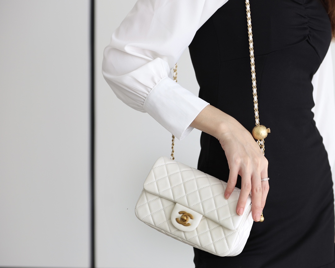 Chanel Flap Bag CF羊皮大Mini金球包 AS1787白色