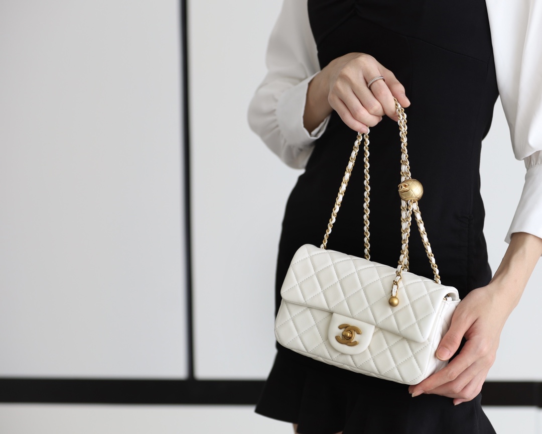 Chanel Flap Bag CF羊皮大Mini金球包 AS1787白色