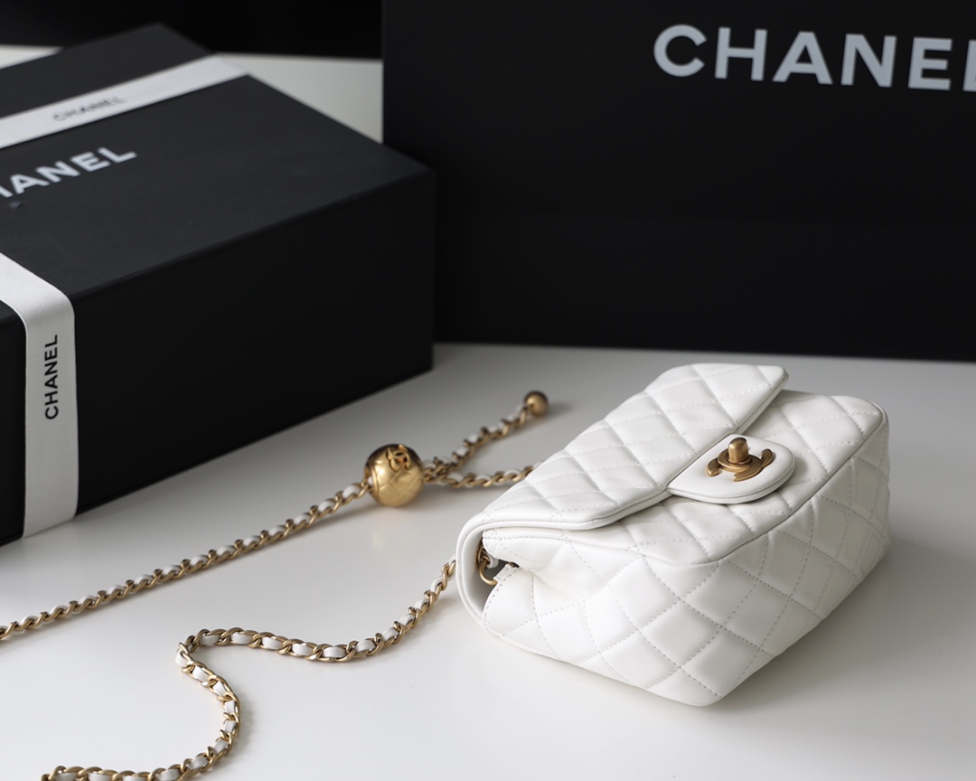 Chanel Flap Bag CF Mini羊皮方胖子金球包 AS1786白色