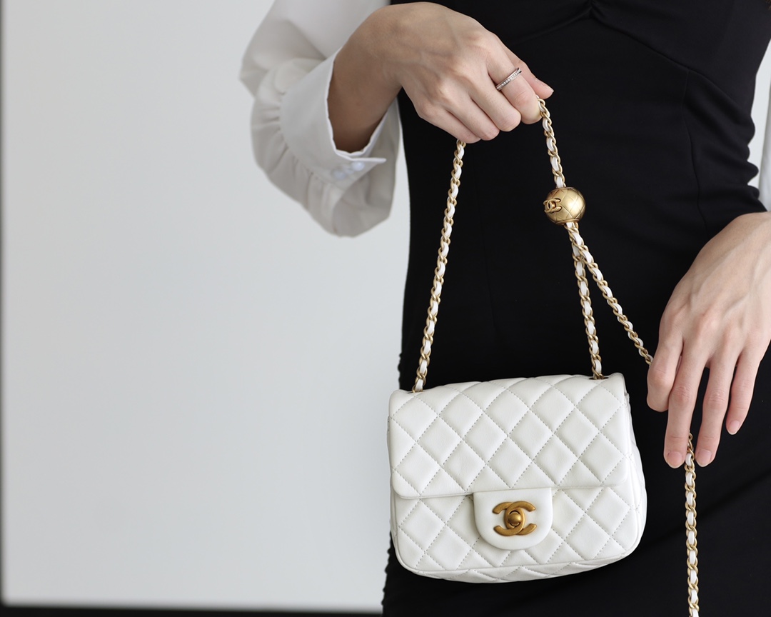 Chanel Flap Bag CF Mini羊皮方胖子金球包 AS1786白色