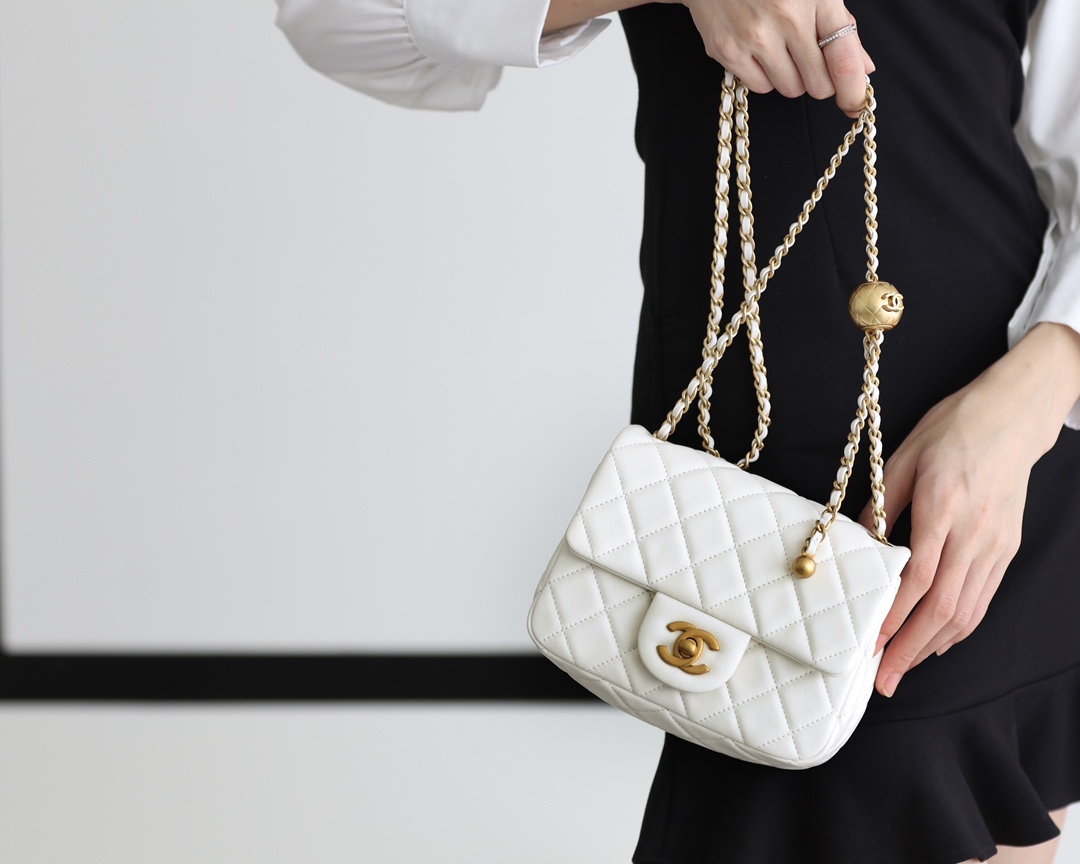 Chanel Flap Bag CF Mini羊皮方胖子金球包 AS1786白色