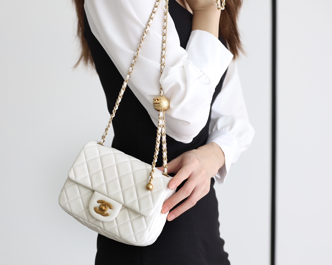 Chanel Flap Bag CF Mini羊皮方胖子金球包 AS1786白色