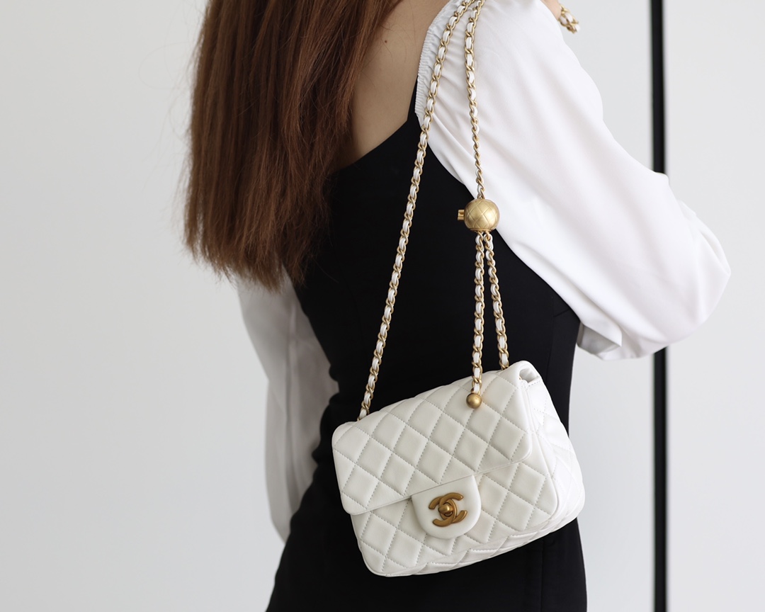 Chanel Flap Bag CF Mini羊皮方胖子金球包 AS1786白色