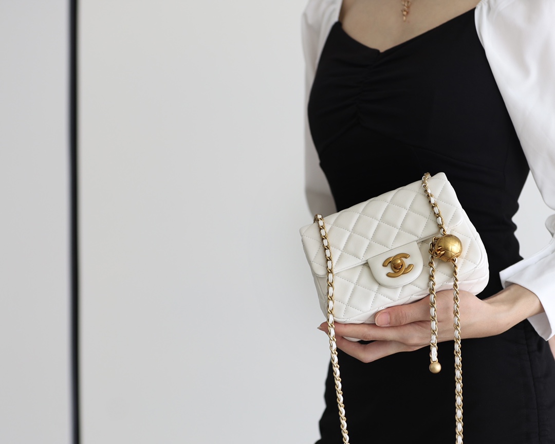 Chanel Flap Bag CF Mini羊皮方胖子金球包 AS1786白色