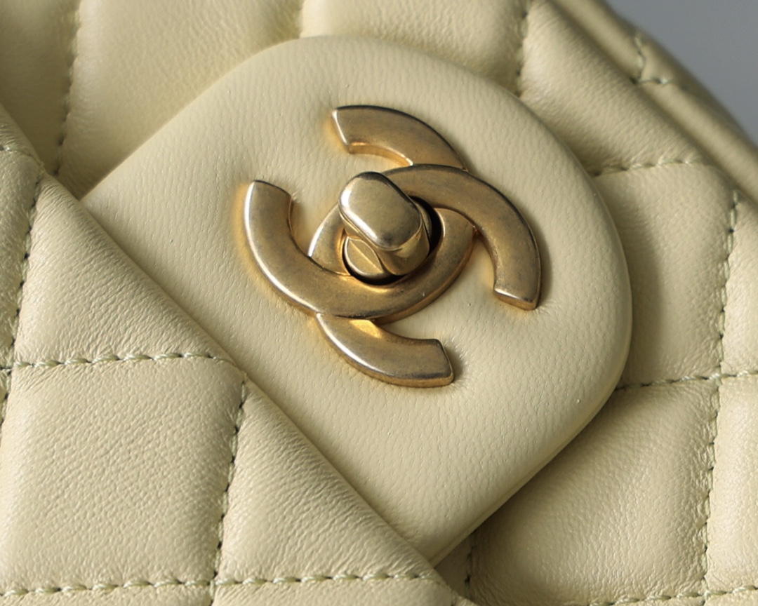 Chanel Flap Bag CF羊皮大Mini金球包 AS1787鹅蛋黄