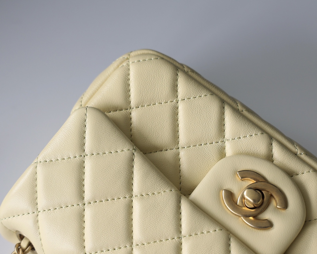 Chanel Flap Bag CF羊皮大Mini金球包 AS1787鹅蛋黄