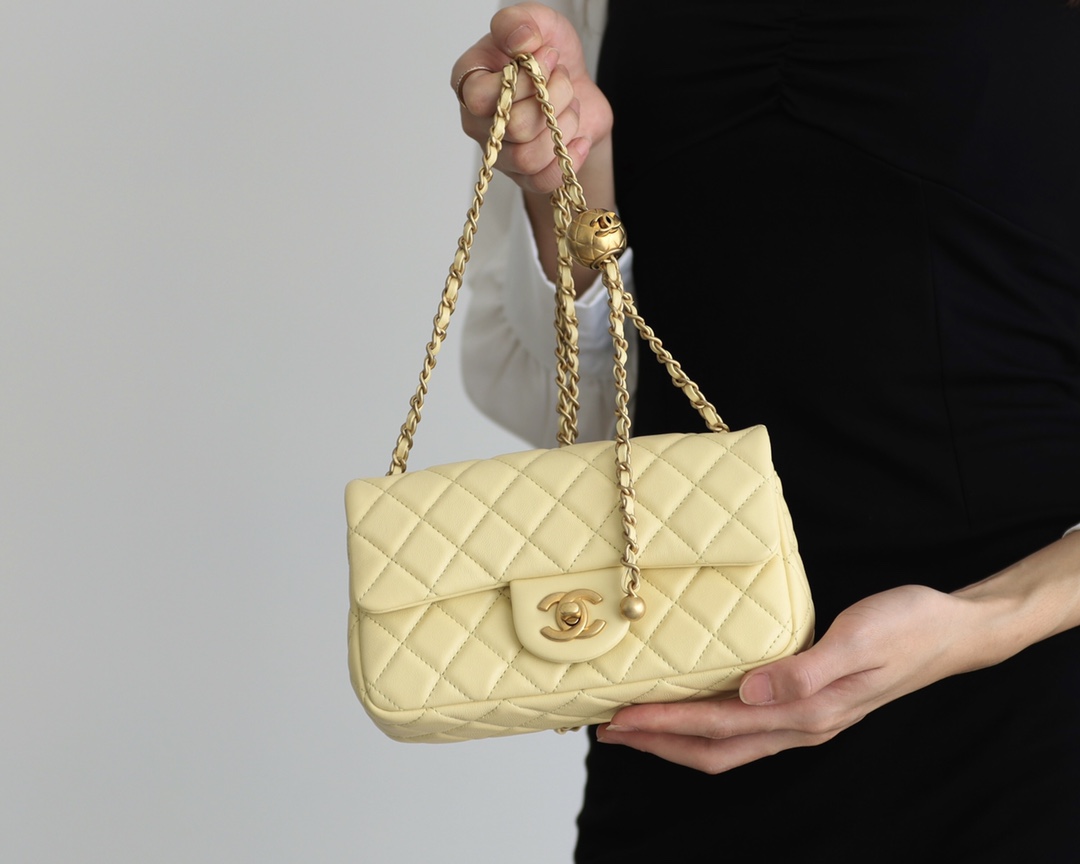 Chanel Flap Bag CF羊皮大Mini金球包 AS1787鹅蛋黄