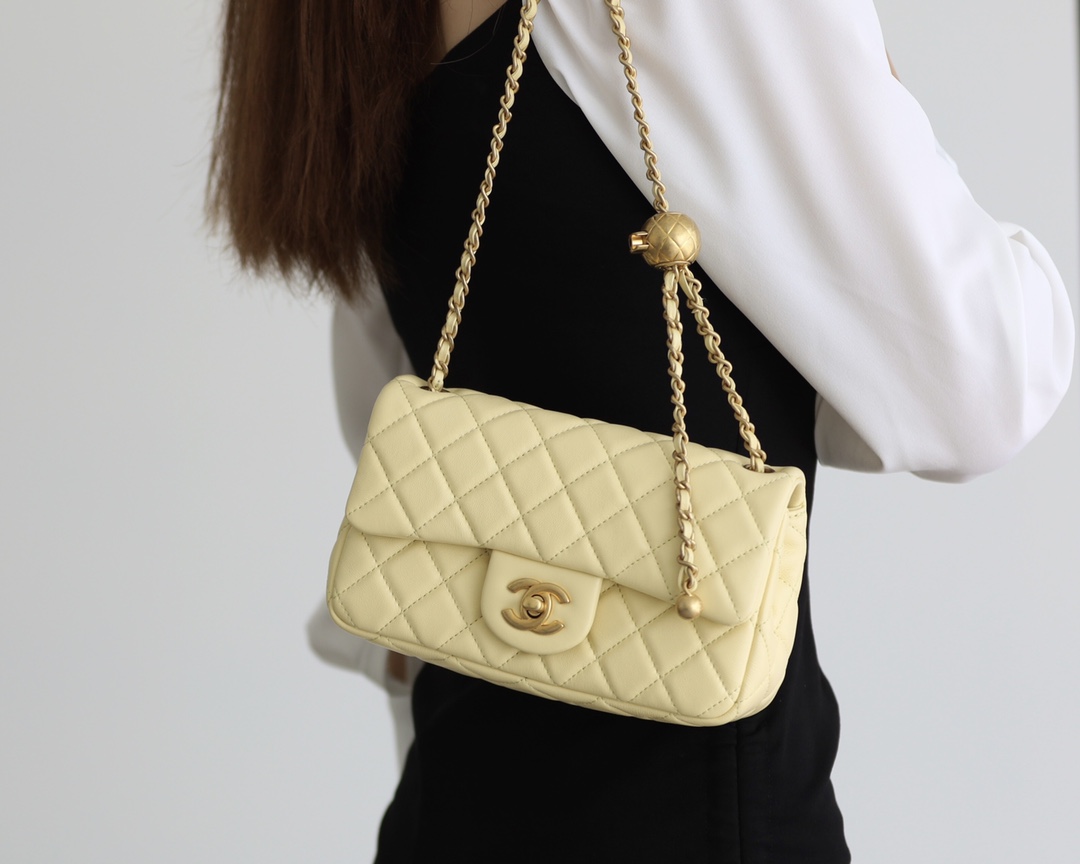 Chanel Flap Bag CF羊皮大Mini金球包 AS1787鹅蛋黄