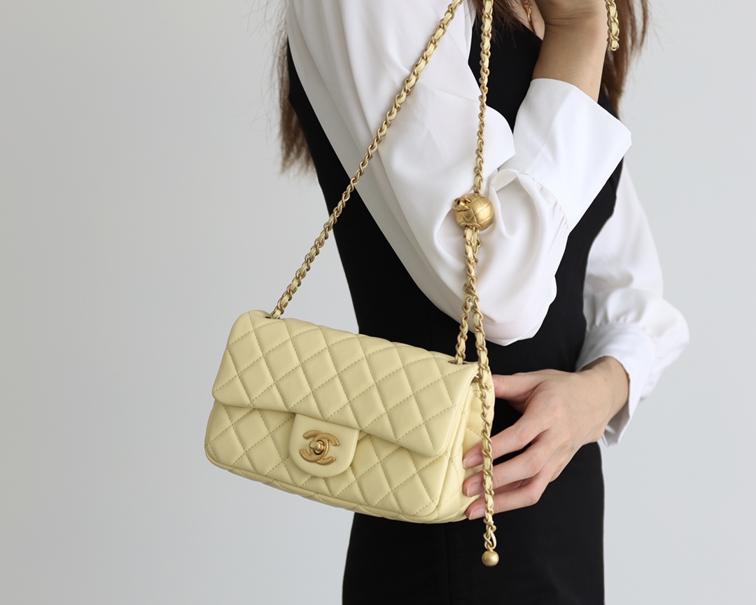 Chanel Flap Bag CF羊皮大Mini金球包 AS1787鹅蛋黄
